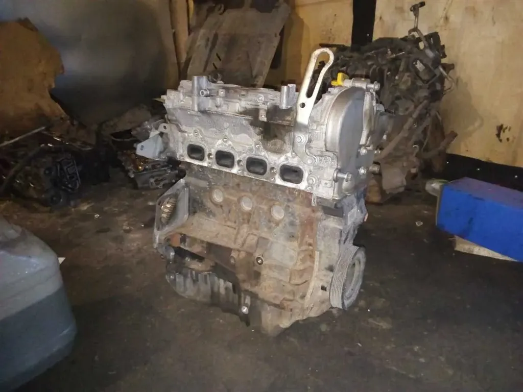 Двигатель F4R 820